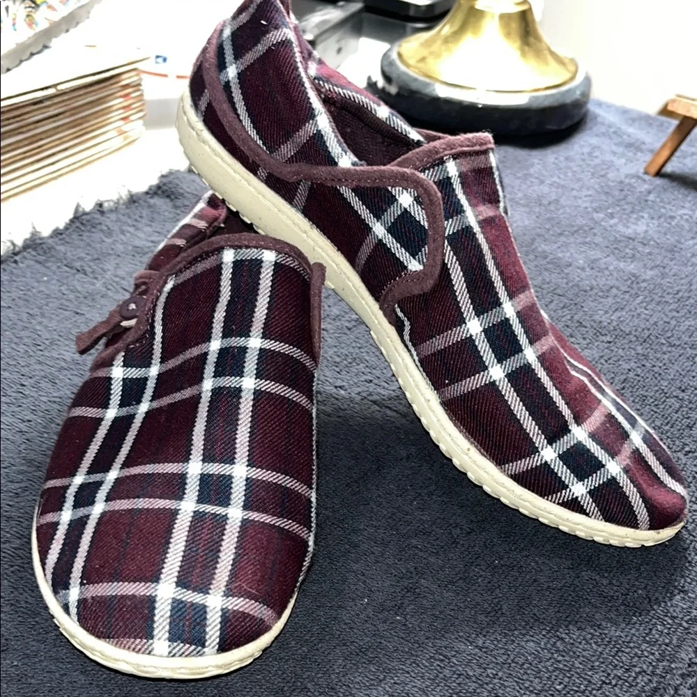 Patagonia White and Maroon Slip-On Loafers - Picture 1 of 11